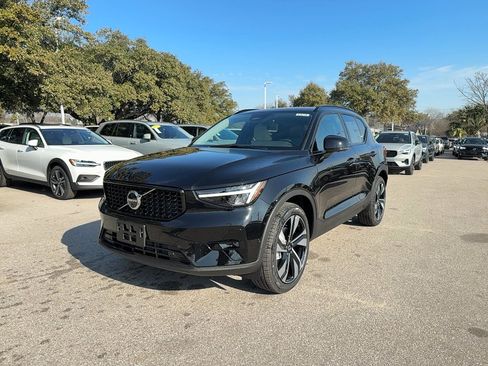 New 2026 Volvo XC40 B5 Plus w/ Protection Package Premier image 2