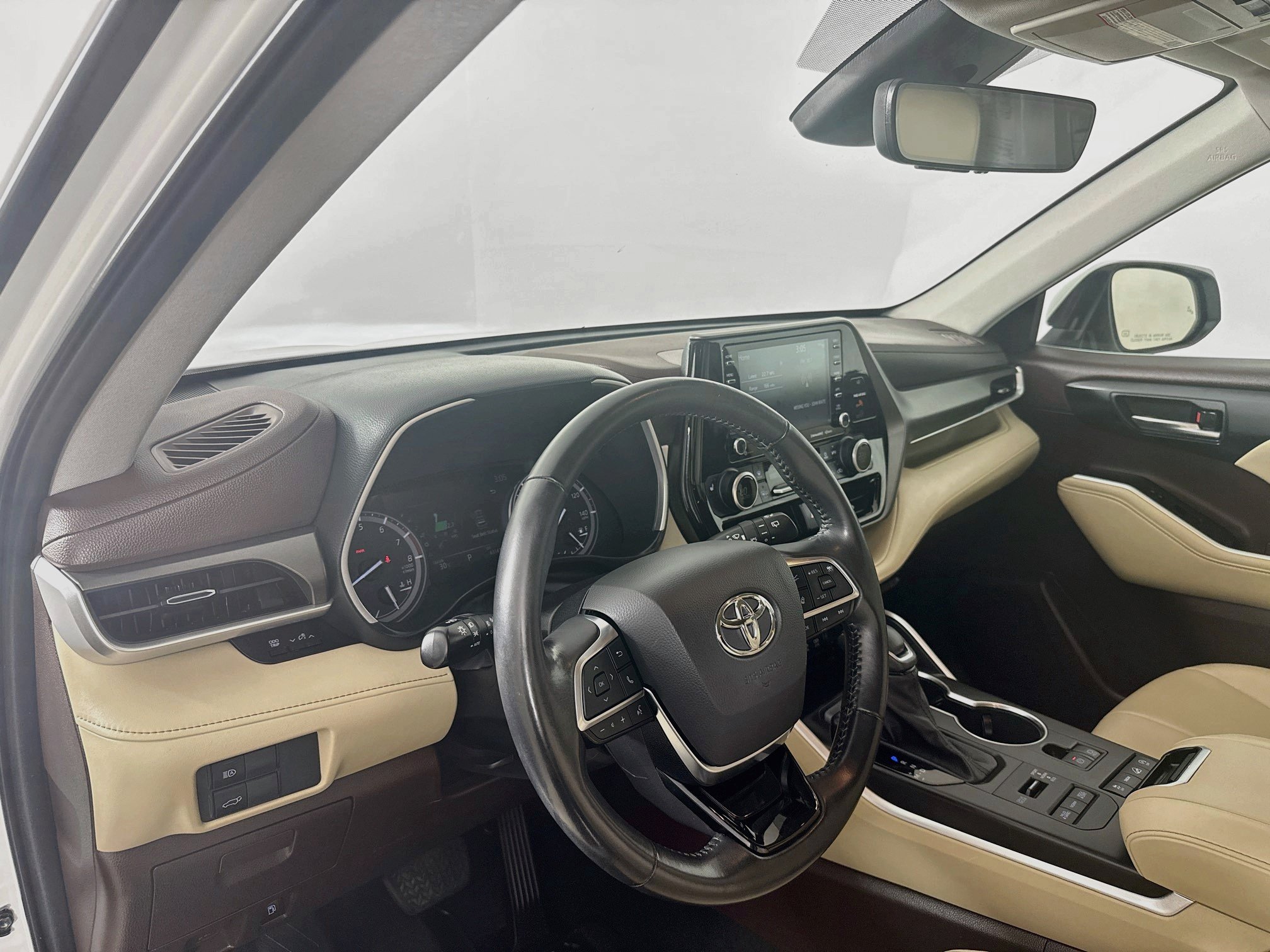 Used 2021 Toyota Highlander XLE AWD/4WD image 10