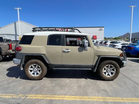 Used 2014 Toyota FJ Cruiser 4WD w/ Upgrade Package image 2