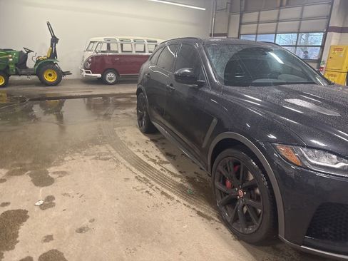 Used 2020 Jaguar F-PACE SVR image 4