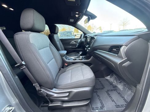 Used 2023 Chevrolet Traverse LT image 25