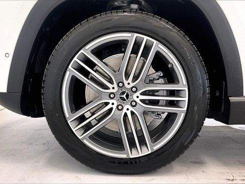 Used 2025 Mercedes-Benz GLS 450 4MATIC image 11