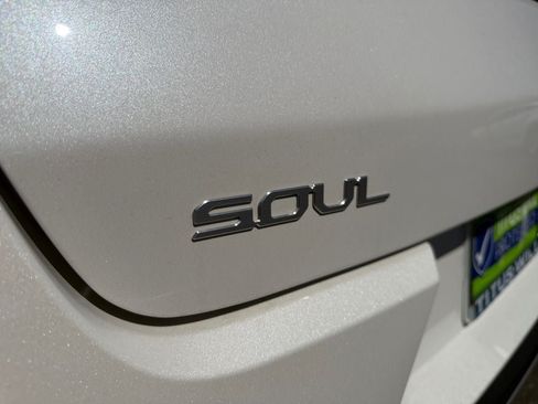 Used 2025 Kia Soul LX FWD image 34