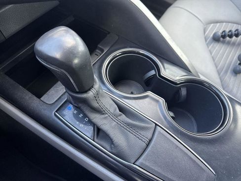 Used 2020 Toyota Camry SE image 19