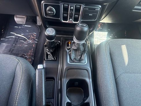 Used 2025 Jeep Wrangler Unlimited Sport AWD/4WD image 16