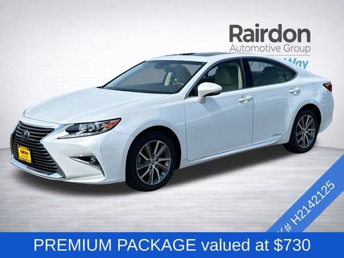 Used 2017 Lexus ES 300h w/ Navigation System Package FWD image 3