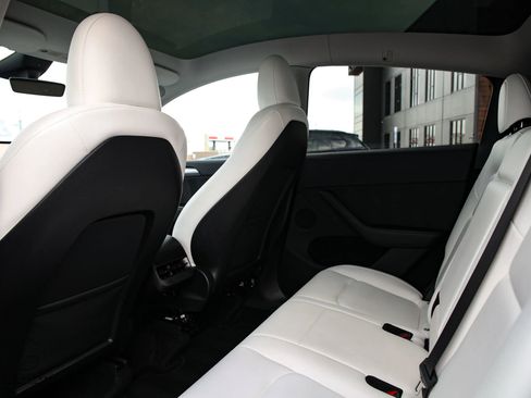 Used 2023 Tesla Model Y Long Range image 30