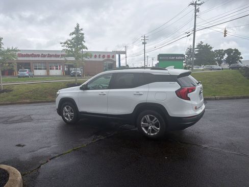 Used 2018 GMC Terrain SLE w/ Driver Convenience Package FWD image 4