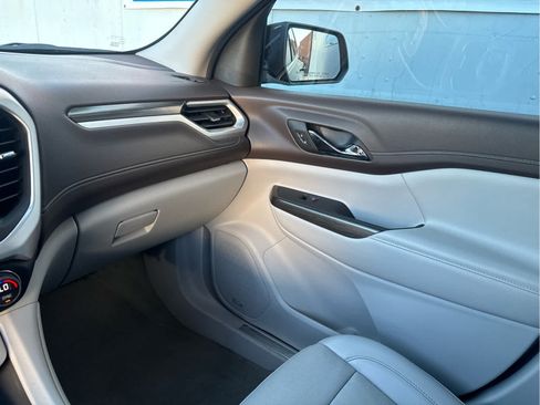 Used 2023 GMC Acadia SLT FWD image 30