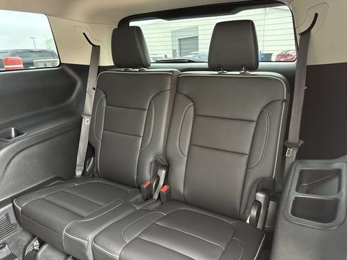Used 2023 GMC Acadia Denali w/ Black Diamond Edition FWD image 10