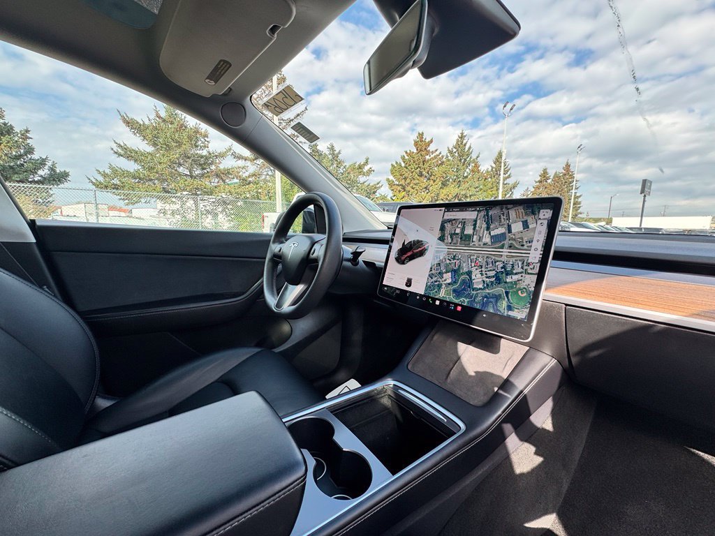 Used 2021 Tesla Model Y Long Range AWD/4WD image 37