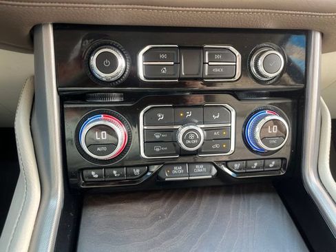 Used 2022 GMC Yukon Denali AWD/4WD image 17