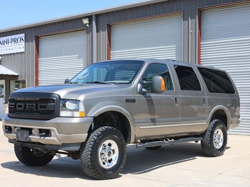 Used 2004 Ford Excursion Limited AWD/4WD image 10