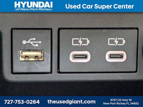 Used 2024 Toyota Highlander LE image 33