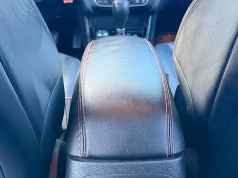 Used 2017 Jeep Cherokee Trailhawk w/ Cold Weather Group image 28