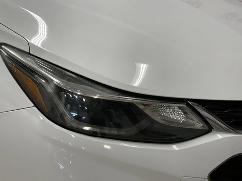Used 2017 Chevrolet Cruze LT FWD image 10