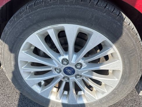 Used 2017 Ford C-MAX Energi SE w/ Equipment Group 402A image 2