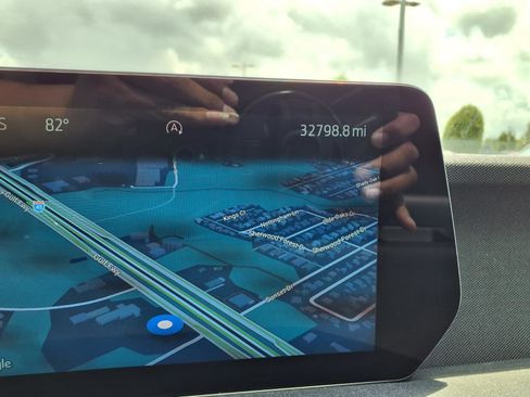 Used 2025 Ford Expedition Active image 18