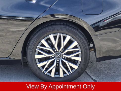 Used 2025 Nissan Altima 2.5 SV FWD image 35