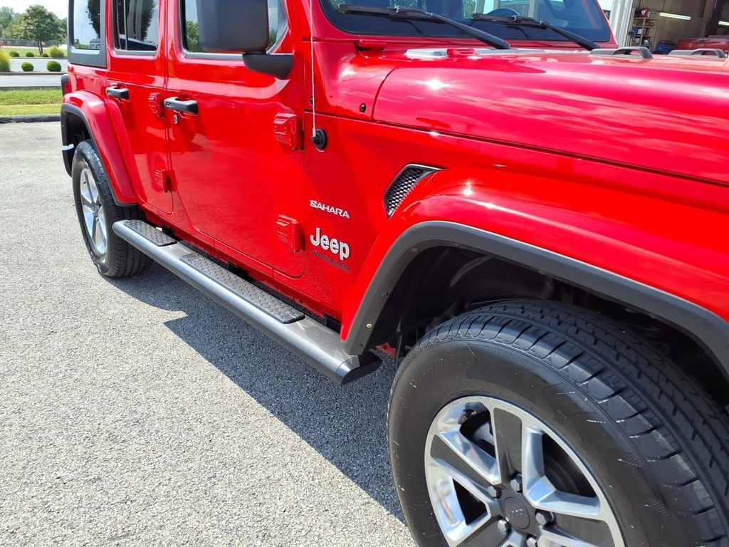 Used 2022 Jeep Wrangler Unlimited Sahara w/ Cold Weather Group AWD/4WD image 19
