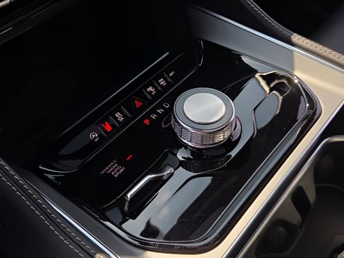 Used 2024 Jeep Wagoneer Series II image 18