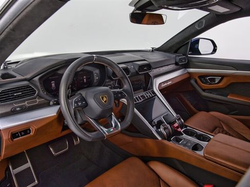 Used 2022 Lamborghini Urus AWD/4WD image 17