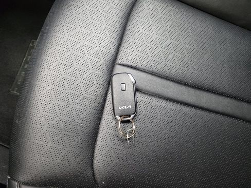 Used 2022 Kia Sorento S FWD image 32