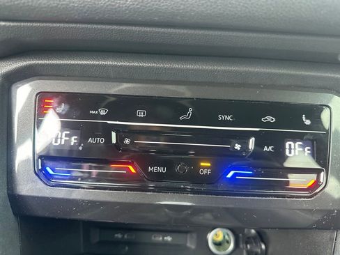 Used 2023 Volkswagen Tiguan SE R-Line image 18