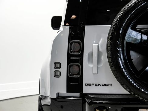 Used 2022 Land Rover Defender 90 V8 AWD/4WD image 48