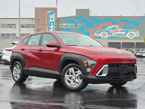 Used 2024 Hyundai Kona SE image 2