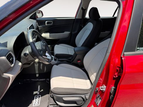 Certified 2022 Hyundai Venue SEL FWD image 10