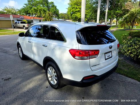 Used 2017 Kia Sorento LX image 7