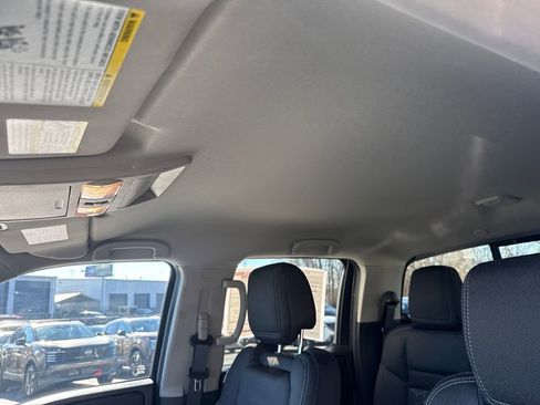 Used 2025 Nissan Frontier SV w/ SV Convenience Package image 22