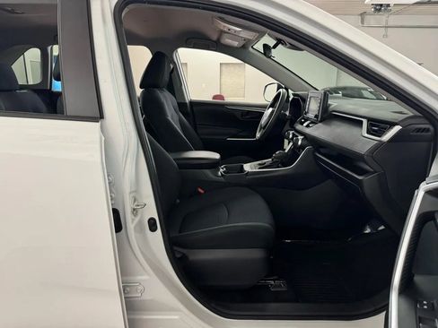 Used 2019 Toyota RAV4 LE AWD/4WD image 33
