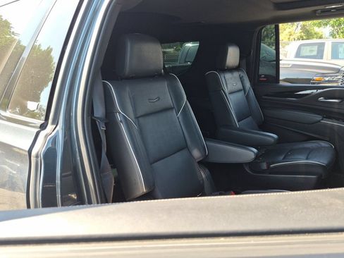 Used 2021 Cadillac Escalade ESV Sport RWD image 13