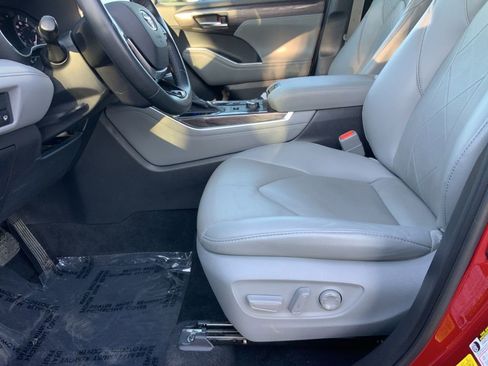 Used 2021 Toyota Highlander Platinum image 14