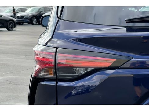 Used 2022 Toyota Sienna XSE image 46