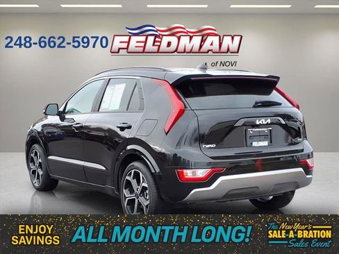 Used 2024 Kia Niro EX Touring image 3