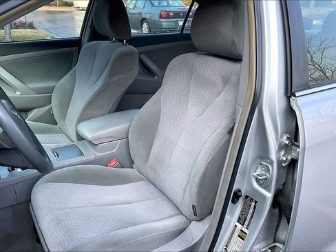 Used 2010 Toyota Camry LE image 28