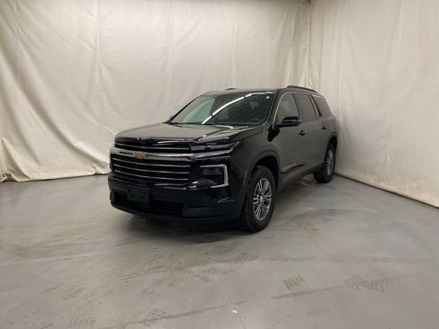Used 2025 Chevrolet Traverse LT AWD/4WD image 2