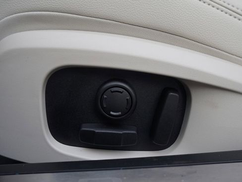 Used 2024 Jaguar XF R-Dynamic SE image 12