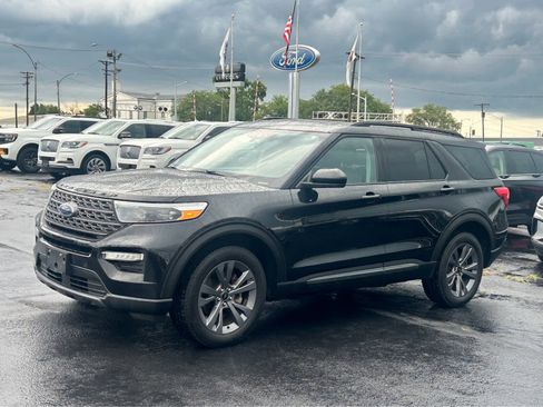 Used 2023 Ford Explorer XLT w/ Equipment Group 202A image 2