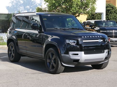 Used 2025 Land Rover Defender 110 S AWD/4WD image 7