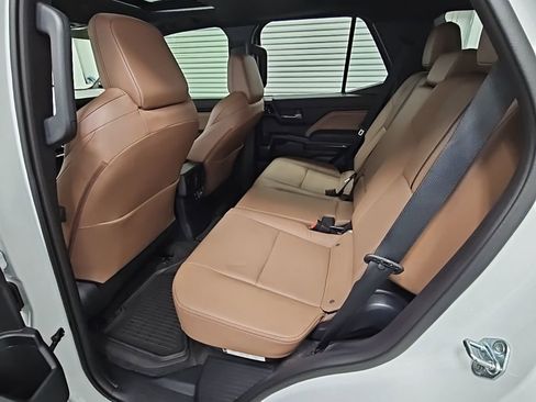 Used 2025 Toyota 4Runner Limited image 35