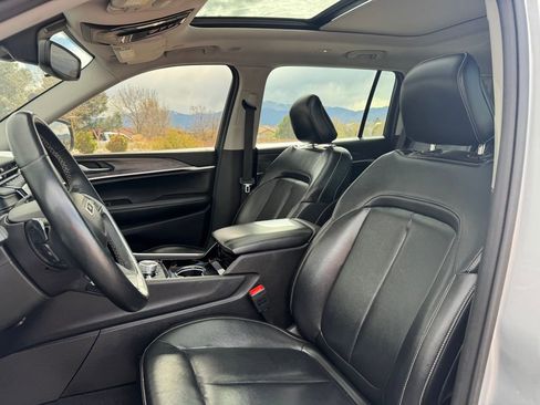 Used 2021 Jeep Grand Cherokee L Limited AWD/4WD image 7