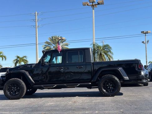 Used 2021 Jeep Gladiator Sport image 2