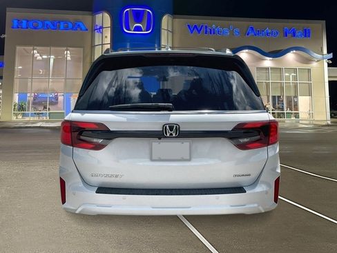 Used 2025 Honda Odyssey Touring image 4