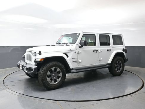 Used 2018 Jeep Wrangler Unlimited Sahara AWD/4WD image 7