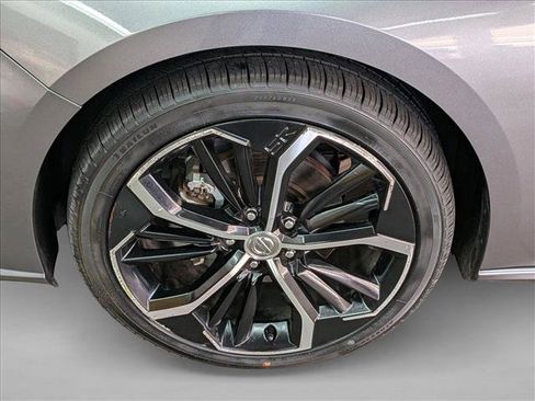 Used 2023 Nissan Altima 2.5 SR FWD image 29