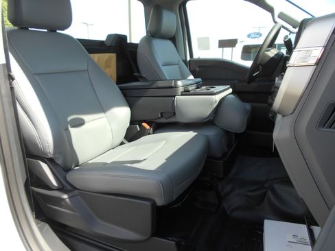 New 2025 Ford F550 4x4 Regular Cab Super Duty image 32